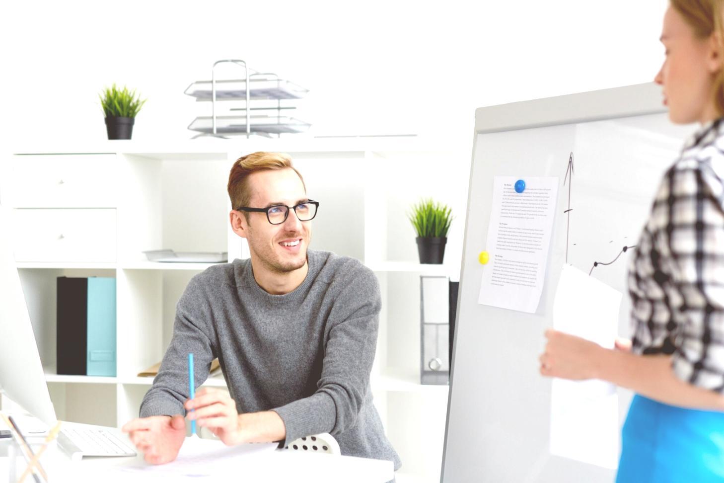 Modernes Büro mit freundlicher Atmosphäre für Finanzberatung